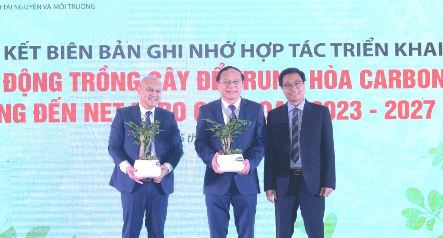 Trồng cây trung hòa carbon hướng đến Net Zero