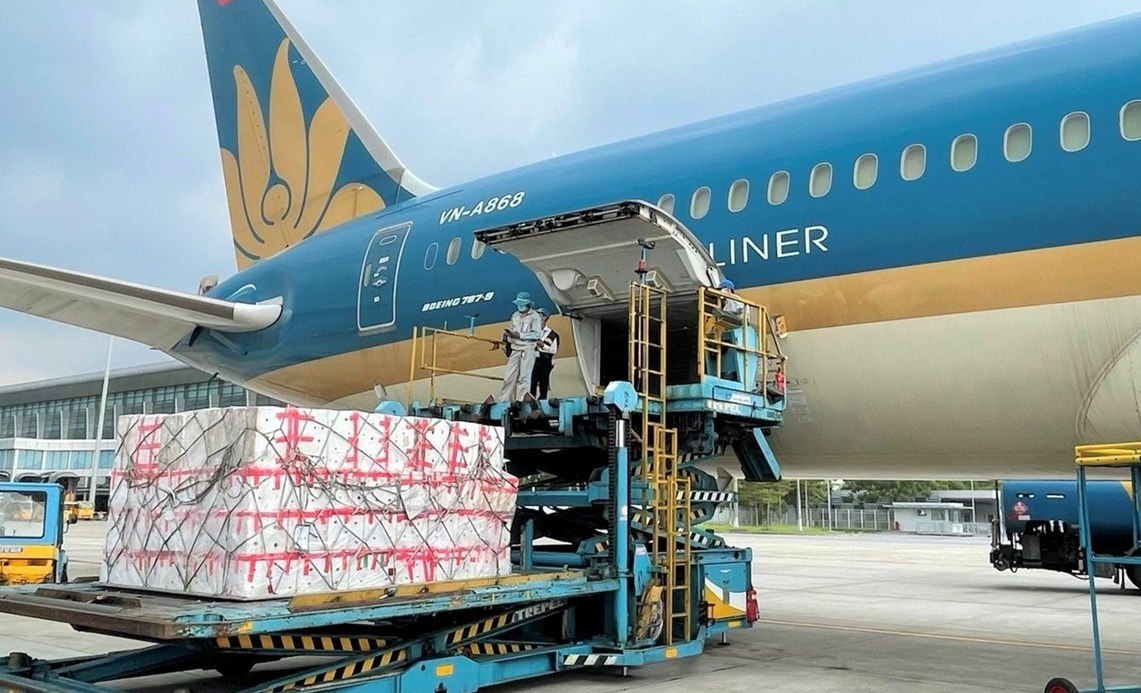 Kiểm soát chặt công tác vận chuyển hàng hóa qua đường hàng không dịp Tết