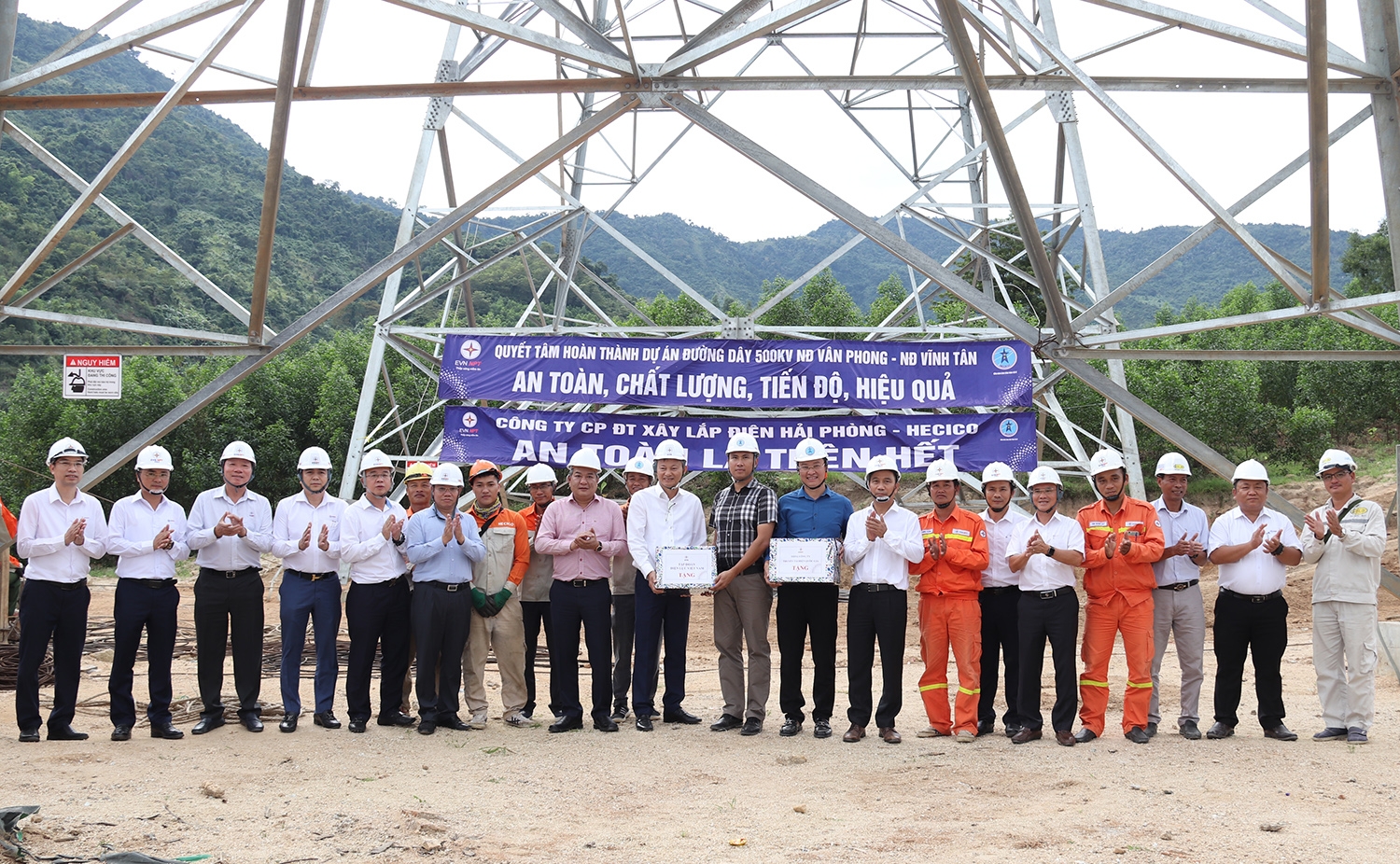 Hoàn thành vượt tiến độ Dự án đường dây 500kV Vân Phong - Vĩnh Tân và đường dây 500kV đấu nối vào TBA 500kV Thuận Nam