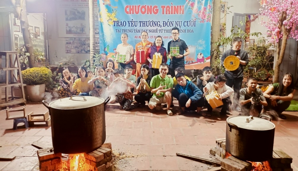 EVNHANOI mang “Tết ấm” đến với những hoàn cảnh khó khăn