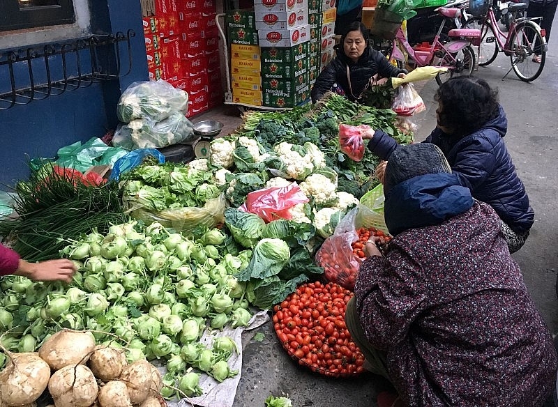 Thị trường hàng hóa mùng 5 Tết Quý Mão: Chợ dân sinh sôi động, tăng kiểm soát thị trường xăng dầu