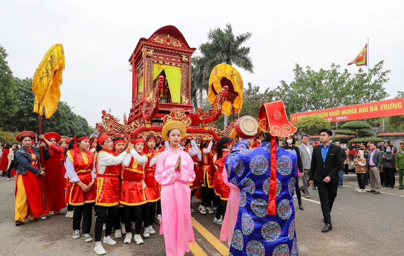 Tưng bừng khai hội đền Hai Bà Trưng Xuân Quý Mão 2023