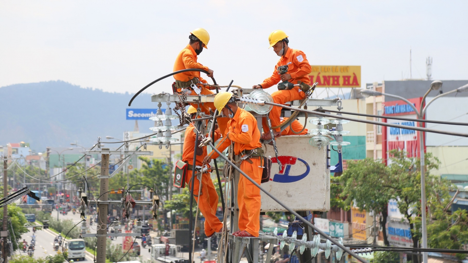 Chỉ số tiếp cận điện năng 1,6 ngày: Điều gì giúp EVNCPC ghi dấu ấn?