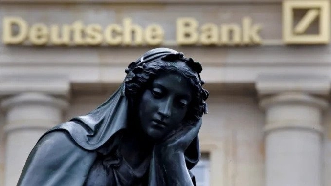 Lo ngại chuyển hướng sang Deutsche Bank