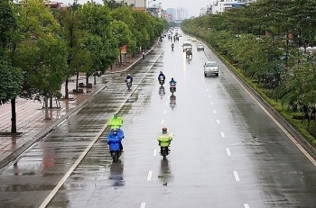 Áp thấp nhiệt đới suy yếu dần, gây mưa dông ở Tây Nguyên và Nam Bộ