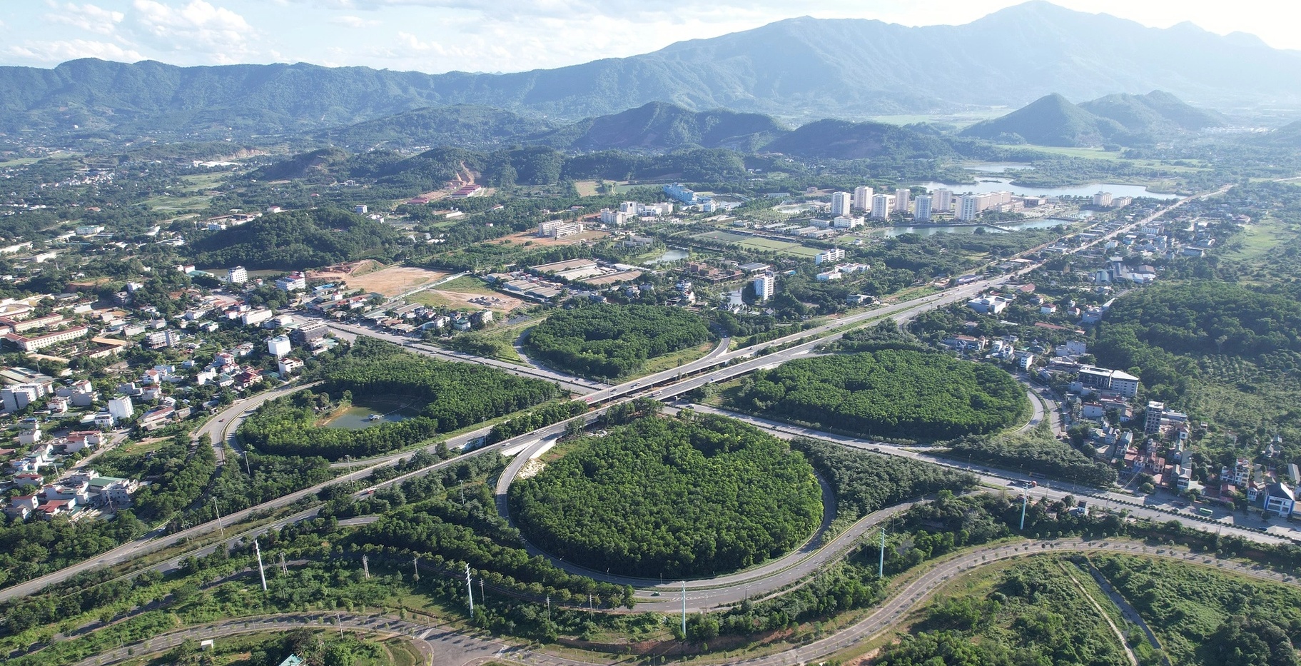 Hiện trạng 2 thành phố tương lai bao quanh nội đô Hà Nội