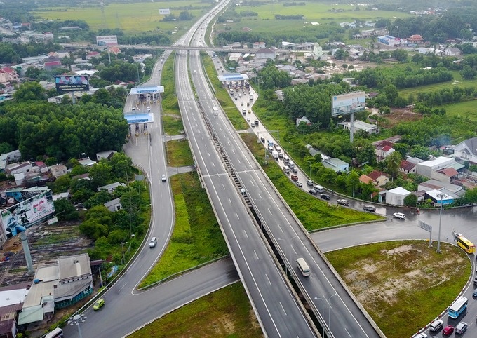 Giao cơ quan chủ trì thực hiện chuẩn bị đầu tư hai tuyến đường bộ cao tốc