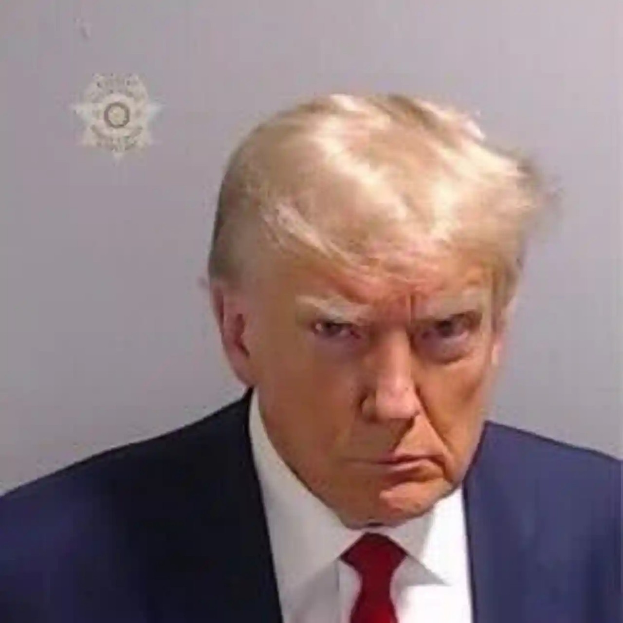 (08.25) Ông Donald Trump đã trở thành nhà lãnh đạo đầu tiên của Mỹ có hình chụp cảnh sát. (Nguồn Nhà tù hạt Fulton)