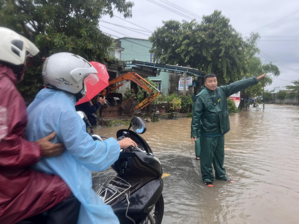 Mưa lớn từ Thừa Thiên - Huế đến Đà Nẵng, cảnh báo thiên tai cấp cao nhất