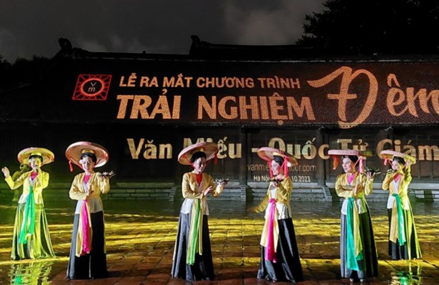 Trải nghiệm tour đêm Văn Miếu - Quốc Tử Giám: “Tinh hoa đạo học”