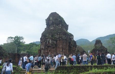 Quảng Nam: Tượng nữ thần Durga vừa “hồi hương” có thể từng bị thất lạc trong rừng