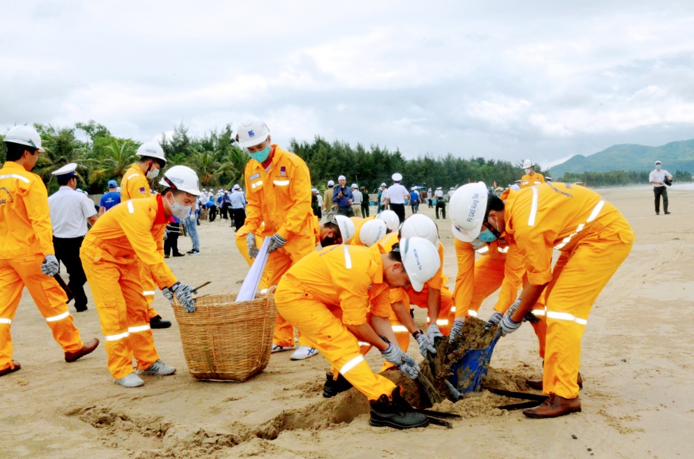 28-NTHT-AD-0002: Bảo vệ môi trường gắn với văn hóa Dầu khí.