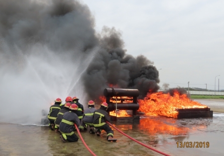 Tác phẩm dự thi "Petrovietnam trong tôi": Bộ ảnh "Đào tạo định kỳ phòng cháy chữa cháy hàng năm", tác giả Tiêu Văn Kiên (BSR)