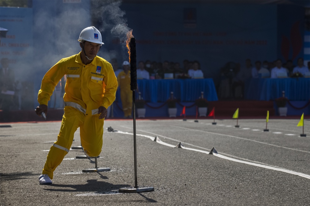 16-TTA-AD-0001: Băng qua cột lửa.