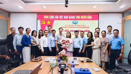 Tác phẩm dự thi "Petrovietnam trong tôi": Bộ ảnh "Bộ ảnh về công tác Đảng tại Chi bộ PVT Logistics qua các thời kỳ", tác giả Nguyễn Quang Vĩ (PVTrans)