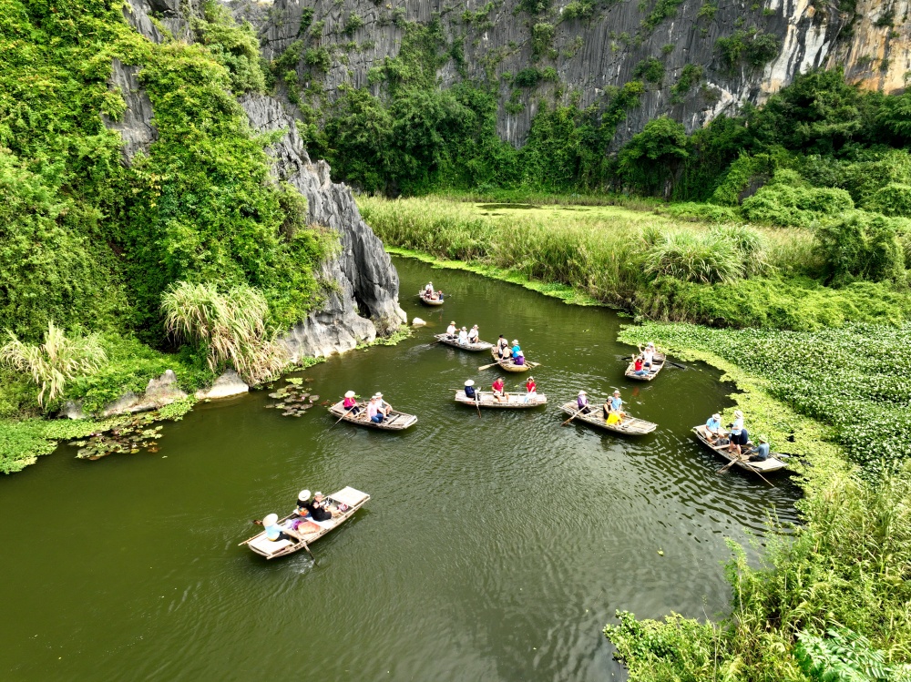 16-LMH-AB-0001-02: Hạ Long trên cạn.