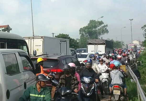 Hà Nội điều chỉnh giao thông điểm đen ùn tắc đầu cầu Mai Lĩnh