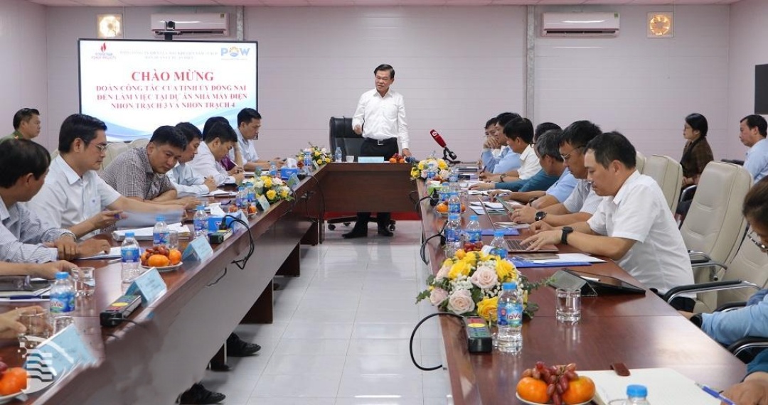 Bí thư Tỉnh ủy Nguyễn Hồng Lĩnh phát biểu tại buổi làm việc với các đơn vị liên quan dự án nhà máy nhiệt điện Nhơn Trạch 3,4