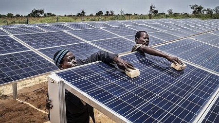 Châu Phi bị “áp đặt chuyển dịch năng lượng”?