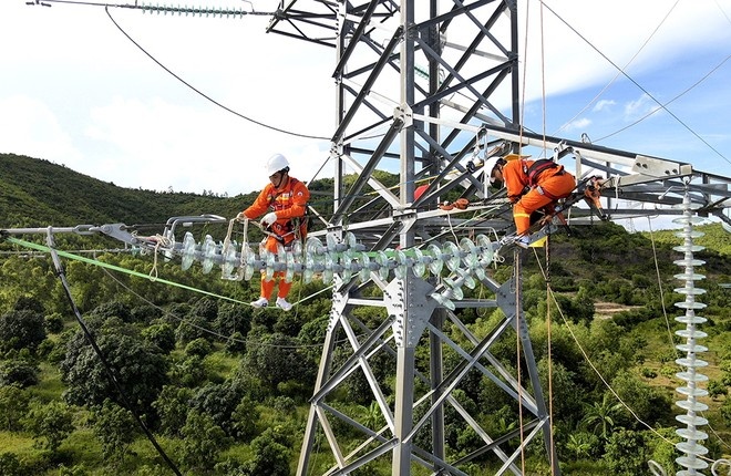 Lượng điện tiêu thụ tăng hơn 14%, cung ứng điện gặp khó