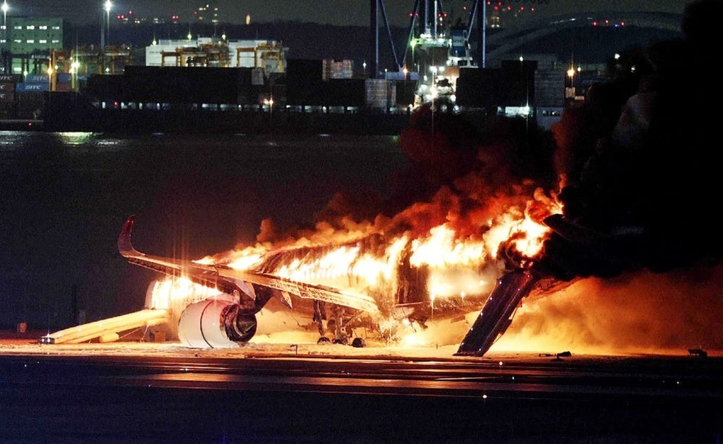 Phép màu 90 giây giúp 379 người trên máy bay Nhật thoát nạn trong gang tấc - 1