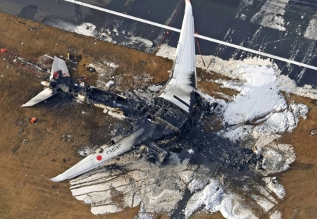 Quy tắc an toàn "viết bằng máu" đã cứu sống 379 người trên máy bay Nhật Bản