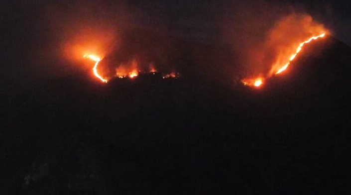 Cháy lớn trên núi Cô Tiên ở Nha Trang
