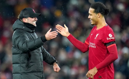 Virgil van Dijk không chắc về tương lai tại Liverpool