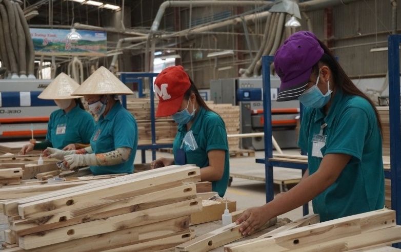 Tin tức kinh tế ngày 22/2: Nhiều doanh nghiệp dệt may, đồ gỗ đã có đơn hàng đến giữa năm