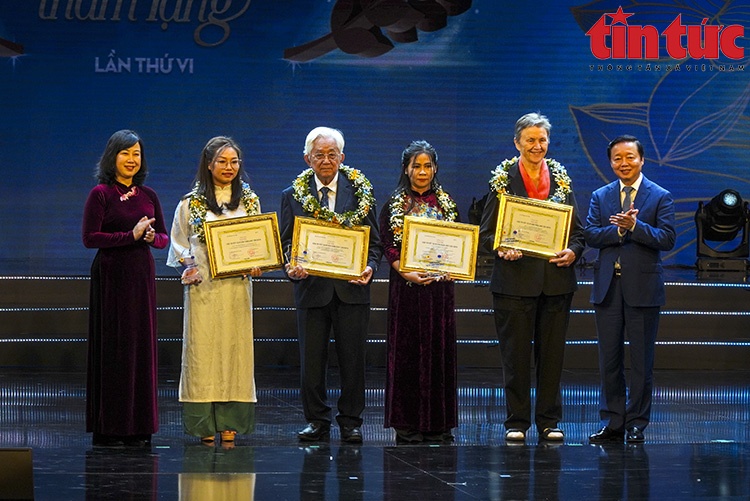 Tôn vinh Thầy thuốc Việt Nam và trao giải cuộc thi viết "Sự hy sinh thầm lặng" lần VI