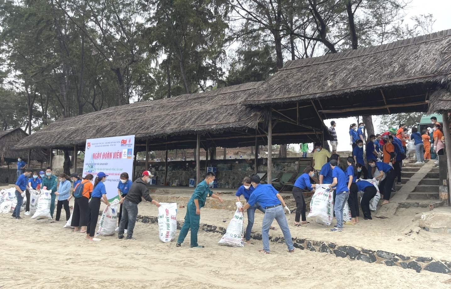 Giảm thiểu rác thải nhựa đại dương: Trách nhiệm và hành động của thanh niên