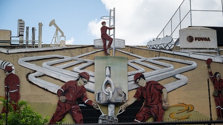Vì sao Mỹ giảm nhẹ trừng phạt dầu mỏ Venezuela?