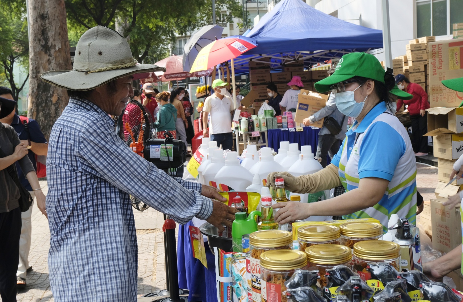 Hơn 2 tỷ đồng chăm lo cho người lao động trong ngày khai mạc Tháng Công nhân