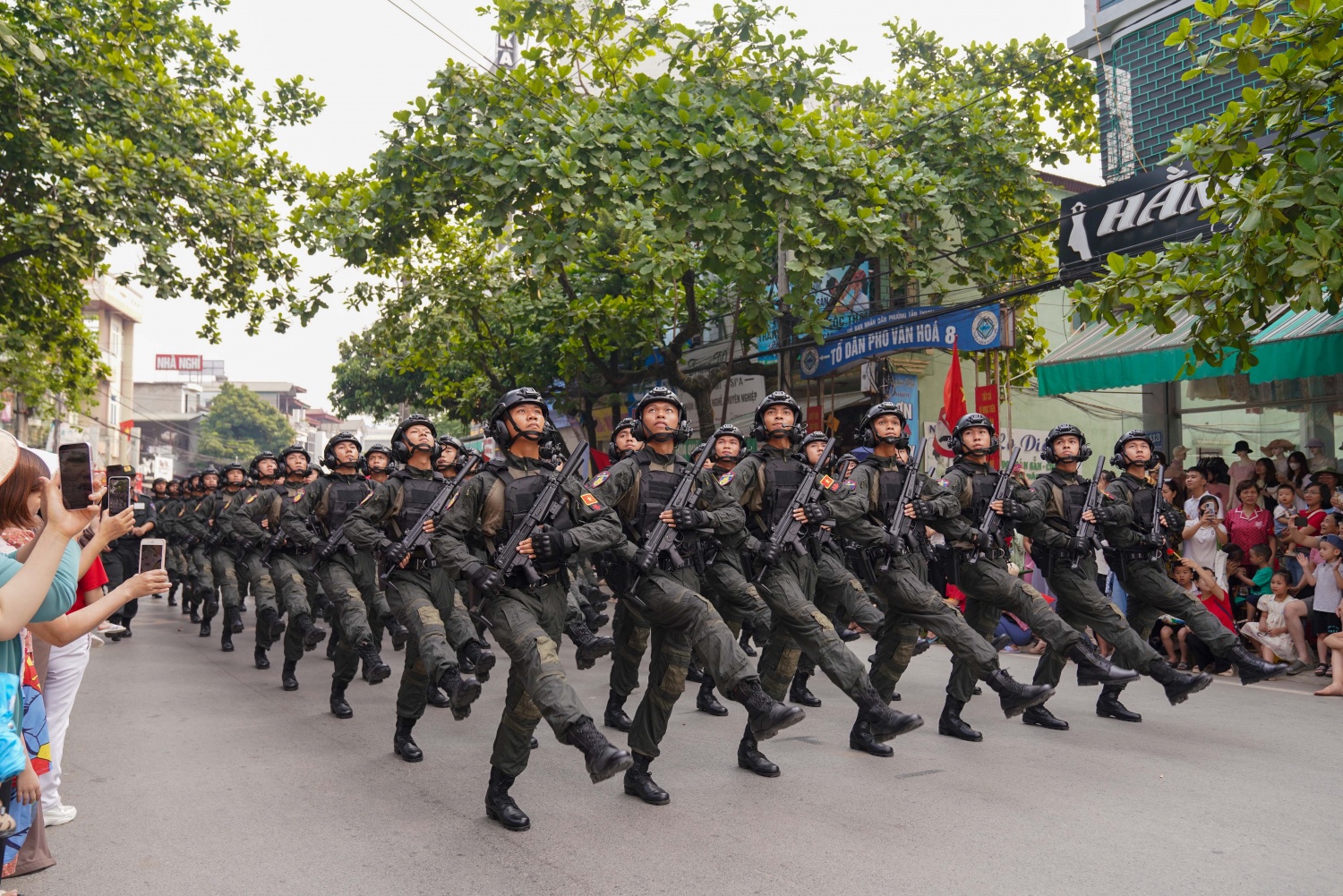 Điện Biên tưng bừng trong những ngày kỷ niệm lịch sử