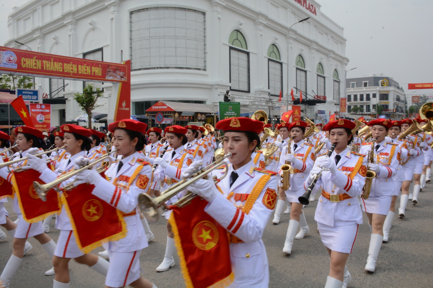 Thành phố Điện Biên Phủ rực rỡ cờ hoa, sẵn sàng cho lễ kỷ niệm chiến thắng lịch sử