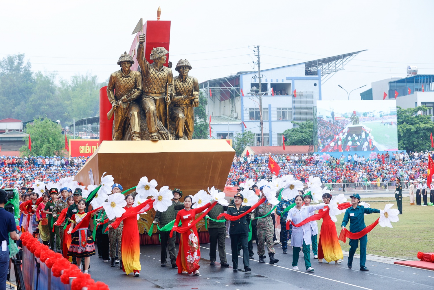 Phát huy tinh thần chiến thắng Điện Biên Phủ, dân tộc ta đã giành được nhiều thắng lợi to lớn - Ảnh: VGP/Nhật Bắc