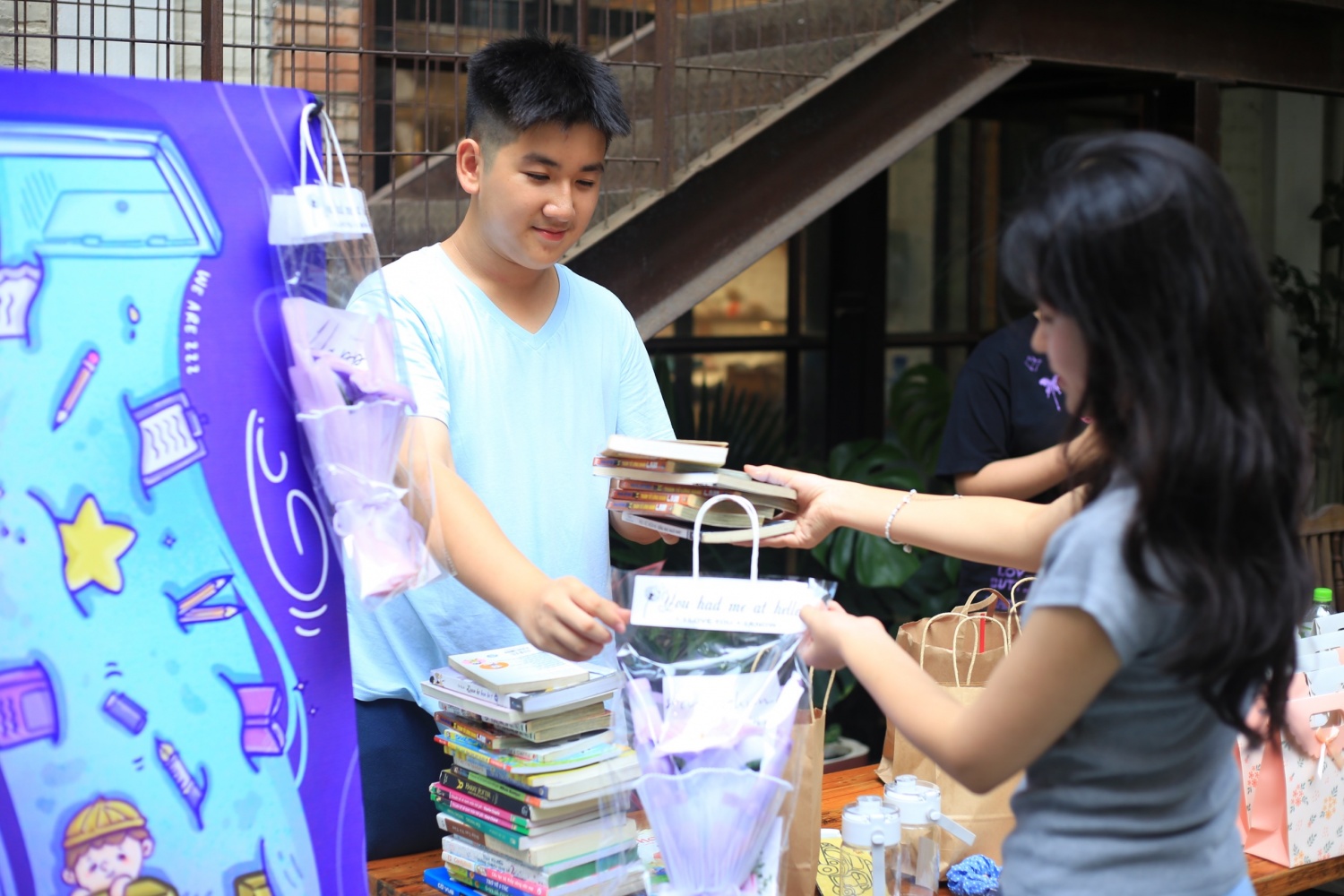 Học sinh Hà Nội gây quỹ, quyên góp sách cho trẻ em có hoàn cảnh khó khăn