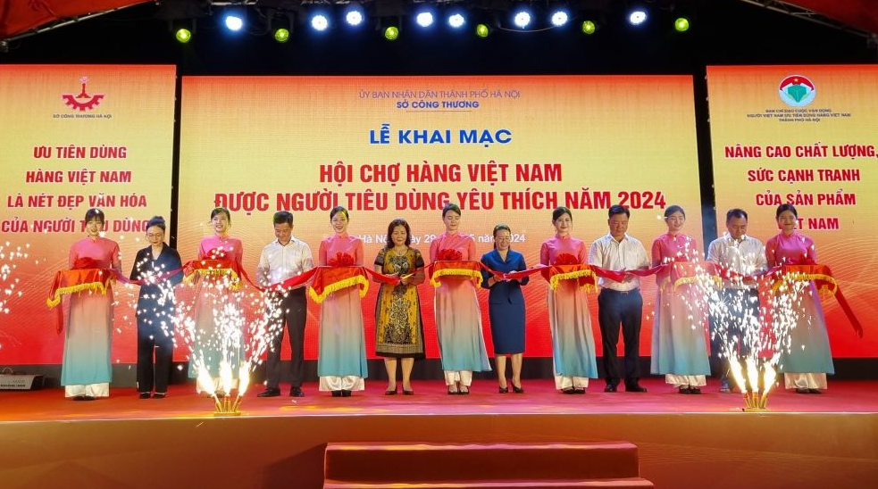 Gần 100 doanh nghiệp giới thiệu hàng Việt Nam được người tiêu dùng yêu thích 2024