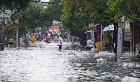 TP HCM: Vẫn "loay hoay" tìm giải pháp chống ngập