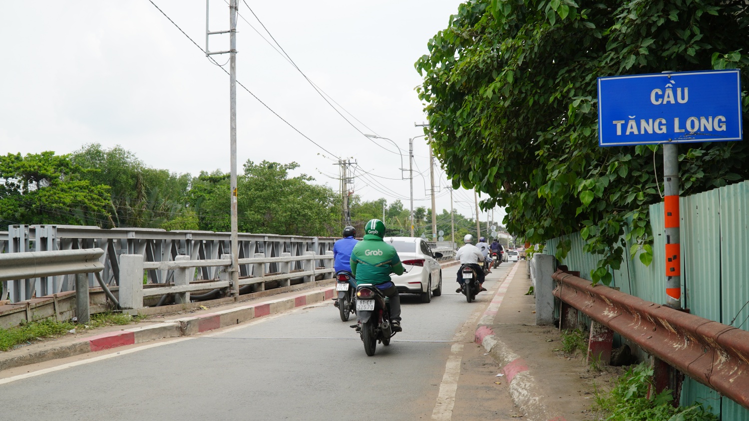 [Chùm ảnh] Hiện trạng cầu Tăng Long (TP HCM) sau khi tái khởi động