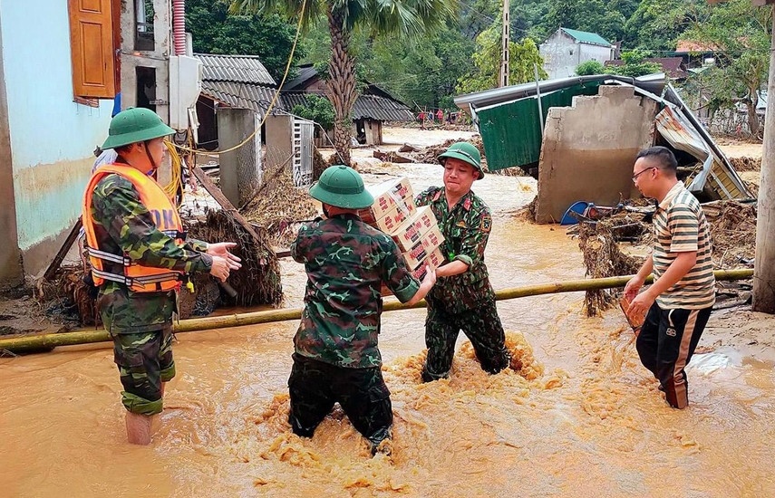 Xuất cấp lương thực, vật tư, hóa chất khử khuẩn cho địa phương khắc phục hậu quả bão số 3