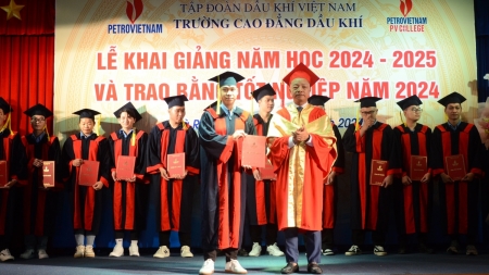 Trường Cao đẳng Dầu khí khai giảng năm học mới 2024-2025 và trao bằng tốt nghiệp năm 2024