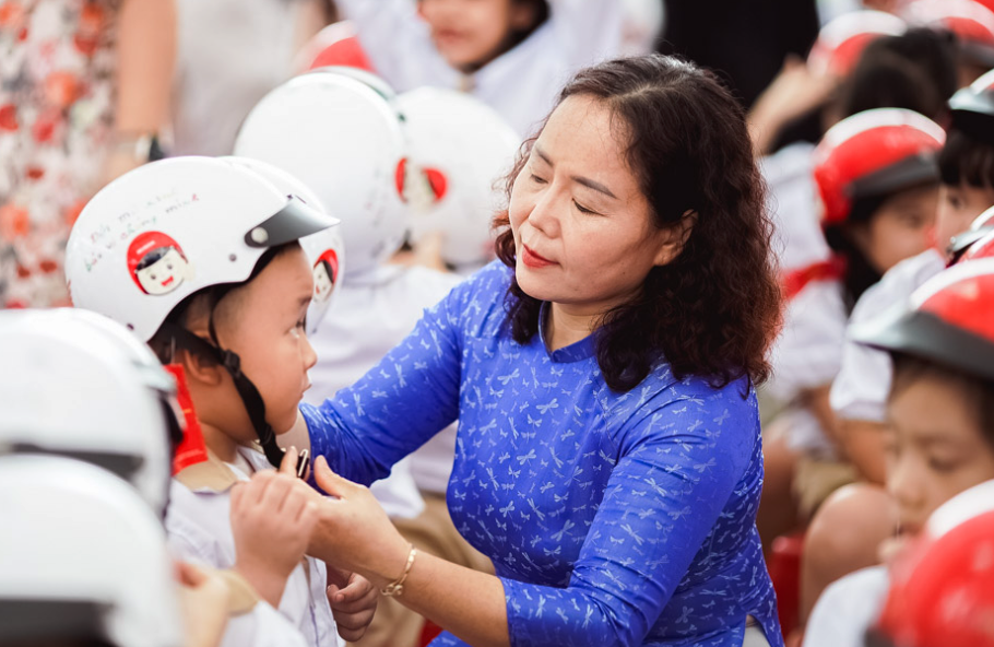 Tặng hơn 1,7 triệu mũ bảo hiểm cho học sinh lớp 1 trên toàn quốc