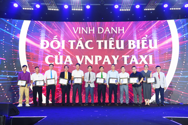 VNPAY Taxi-anh-trao-giai-1