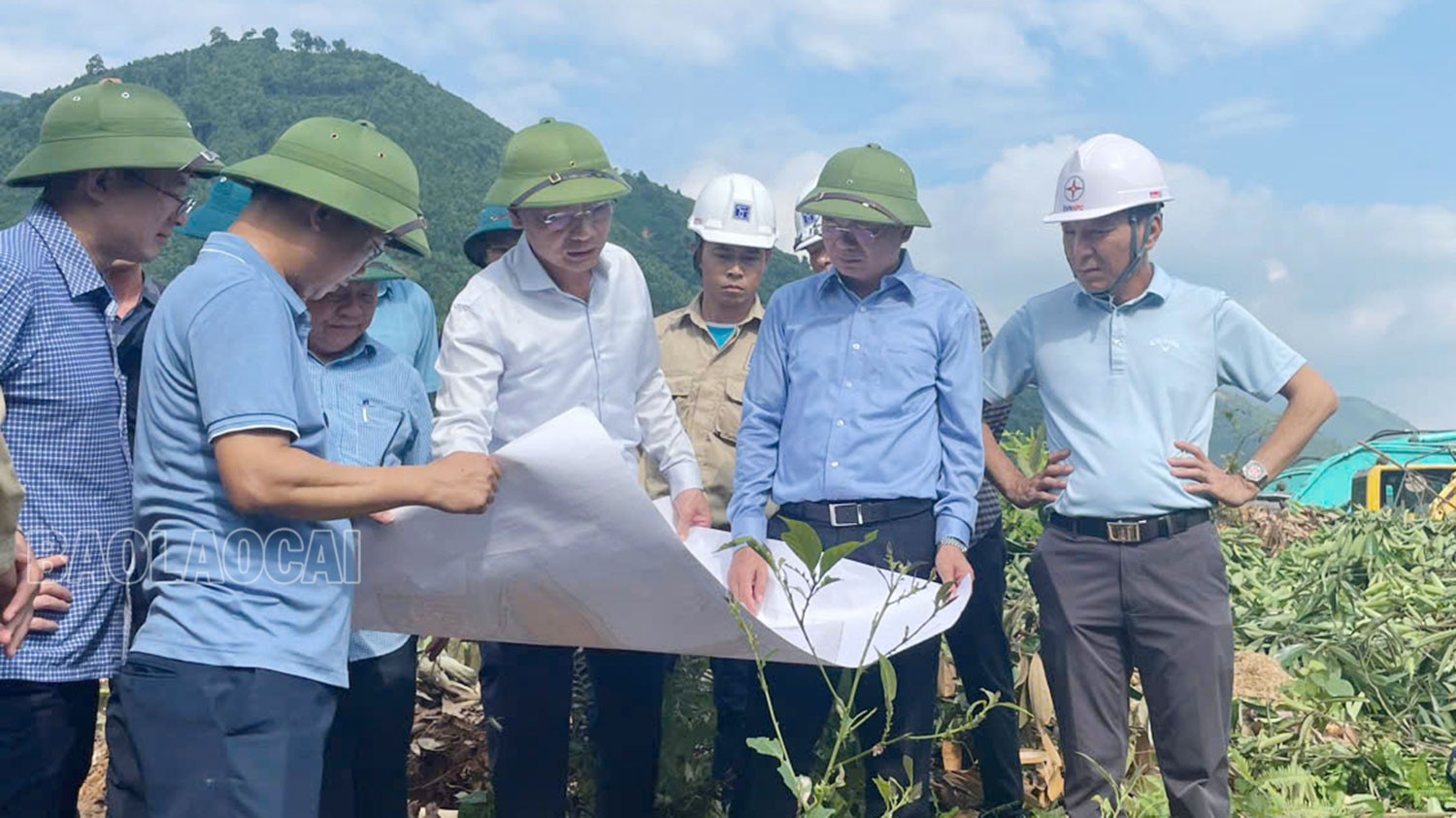 Bí thư Tỉnh ủy Đặng Xuân Phong kiểm tra tiến độ thi công khu tái định cư Kho Vàng