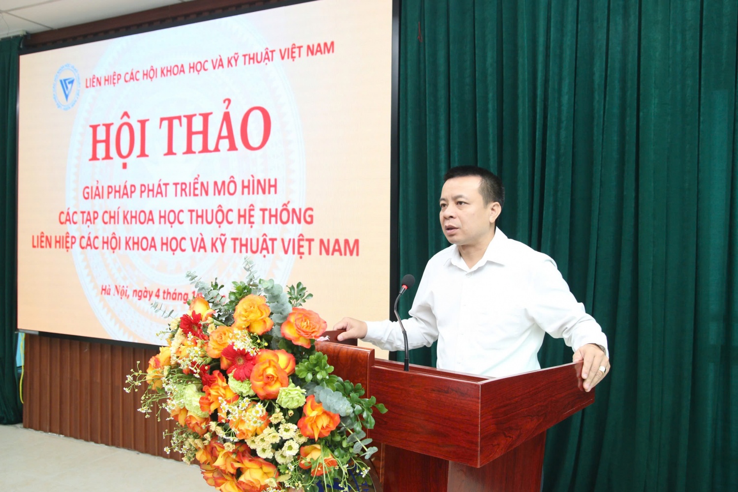 Ông Lê Thanh Tùng - Trưởng ban, Ban TT&PBKT LHHVN phát biểu khai mạc hội thảo