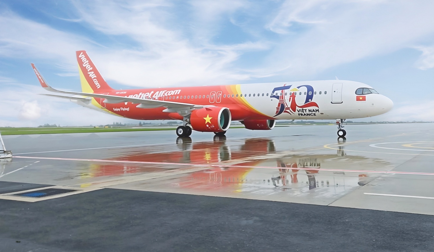 Airbus và Vietjet bàn giao tàu bay mới mang hình ảnh kỷ niệm 50 năm quan hệ ngoại giao Việt Nam - Pháp