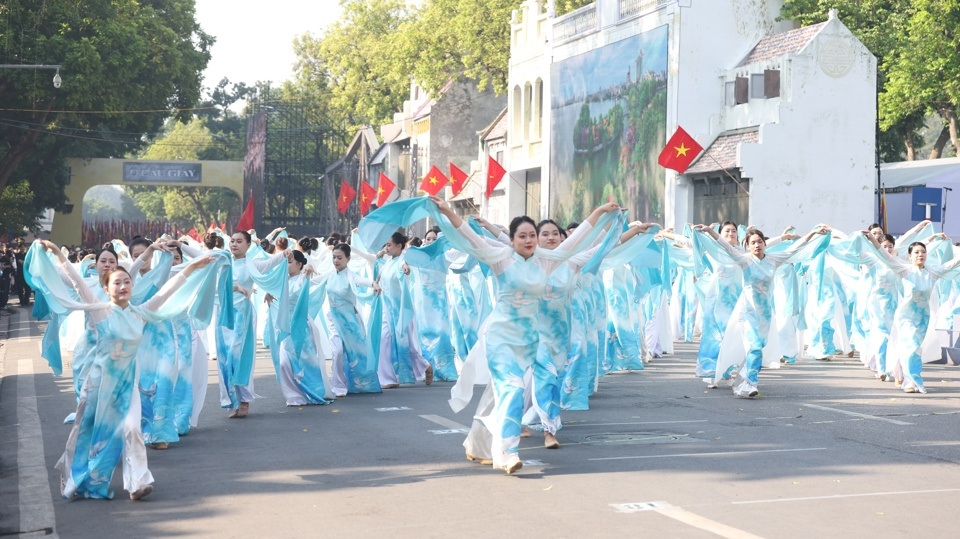 Đầu tàu cho văn hóa cả nước