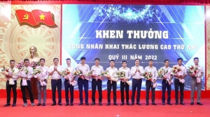 Hoàn thiện cơ cấu tổ chức, quản lý lao động, tiền lương