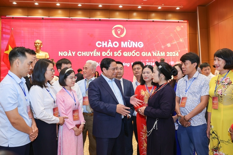 Thủ tướng: Chuyển đổi số cần hành động mạnh mẽ hơn, quyết liệt hơn, tăng tốc, bứt phá hơn